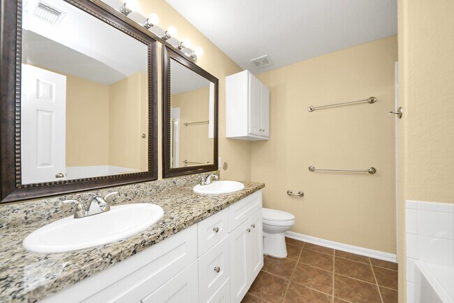 Building Photo - 2222 Summit Meadow Dr