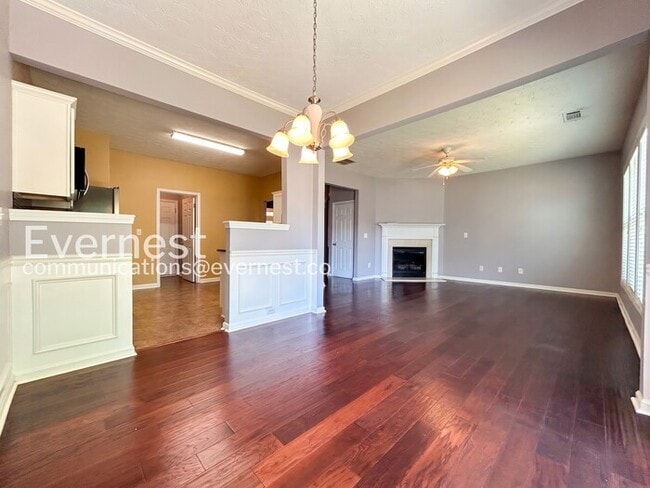 Building Photo - 729 Mountain Laurel Dr