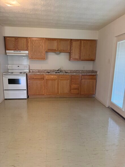 Building Photo - 109 Upsilon St