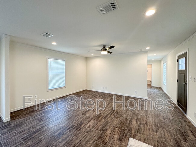 Building Photo - 237 Noriker Dr