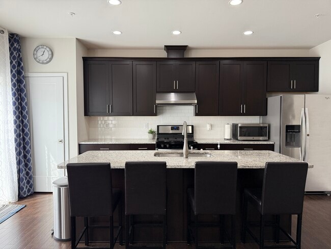 Building Photo - 115 Wynstone Ct