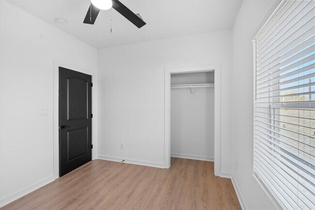 Building Photo - 9730 Tuffly St