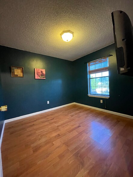 Building Photo - 2169 Estate Cir