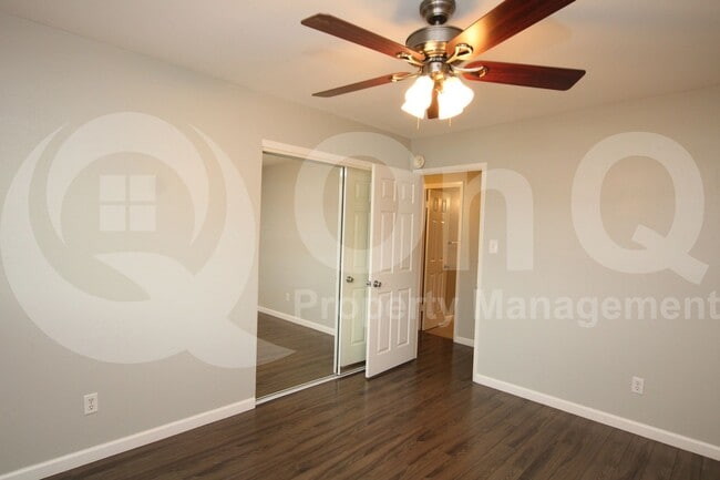 Building Photo - 8033 E Weldon Ave