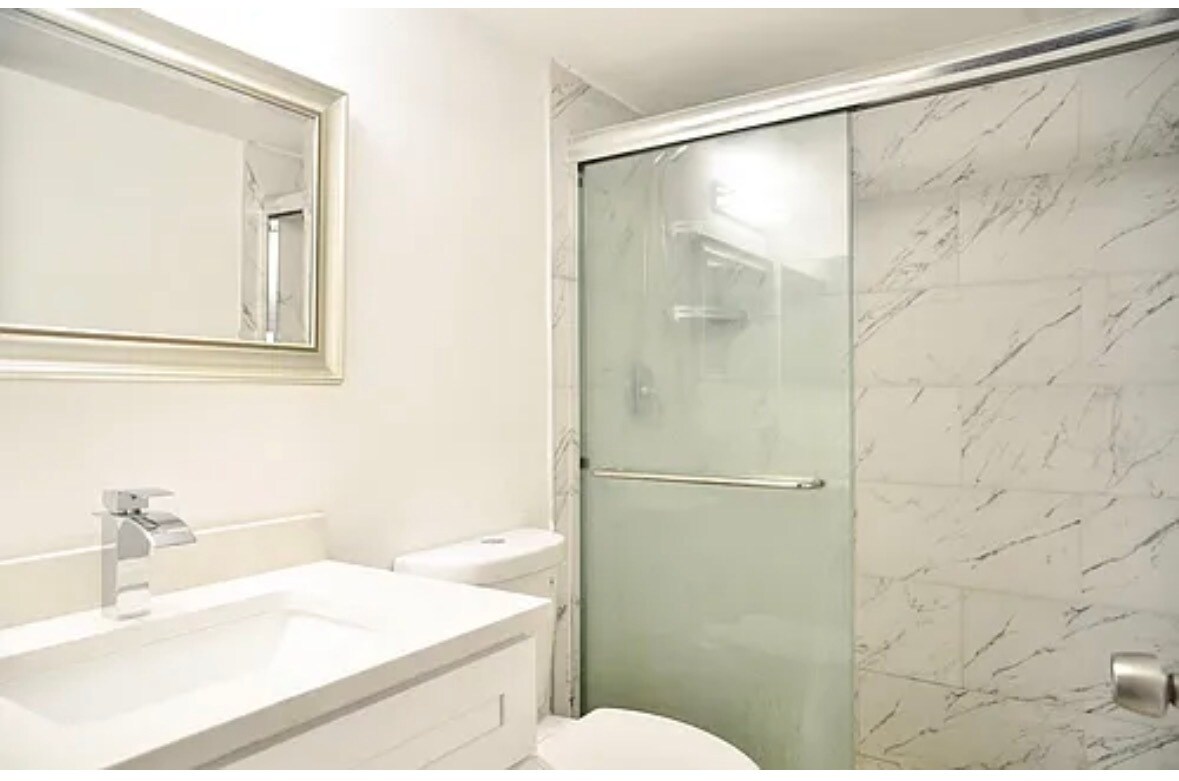 Master bath - 209 Foxtail Dr