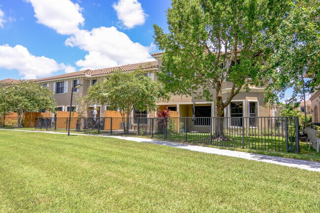 Building Photo - 10373 Wellington Parc Dr