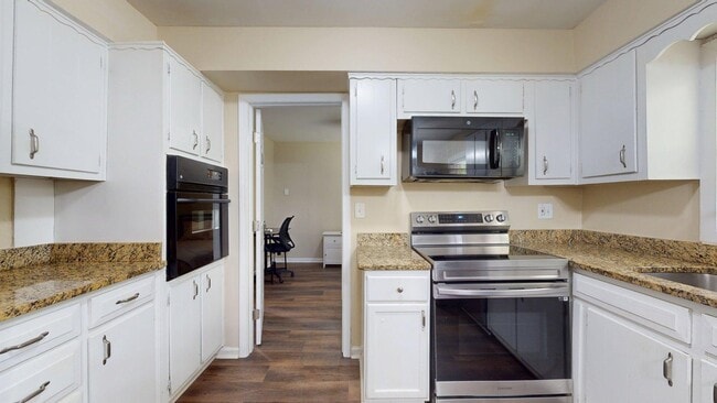 Building Photo - 2897 Leisure Woods Ln