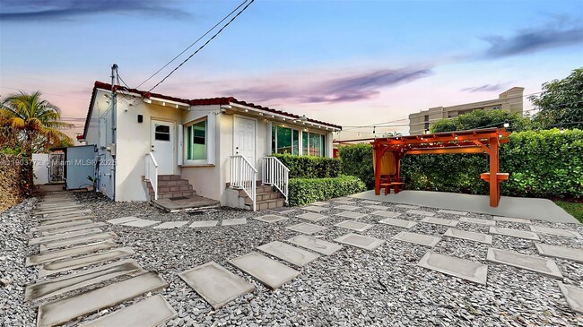 Building Photo - 3770 SW 1st St