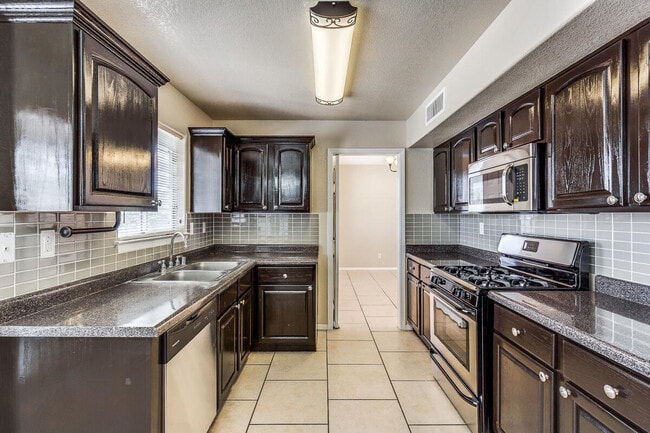 Building Photo - 900 Tecate Pl