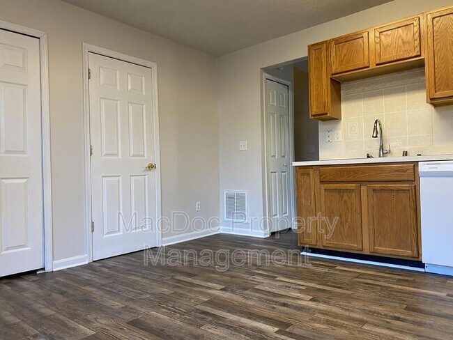 Building Photo - 9609 Coventry Creek Dr