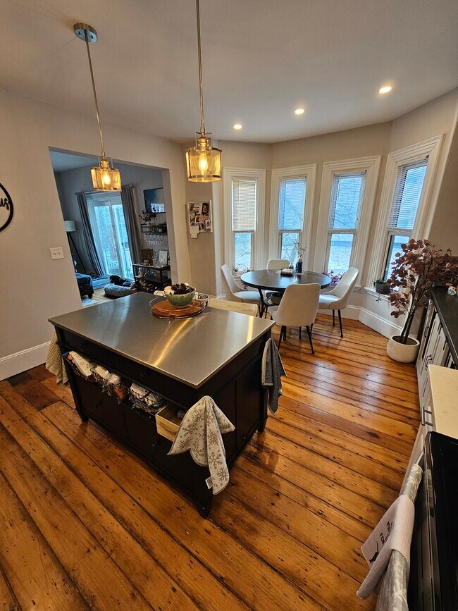 Building Photo - 95 Harvard St