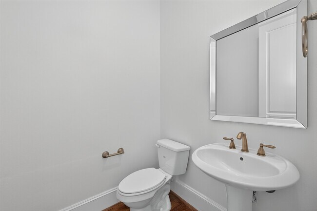 Building Photo - 2506 Maxroy St