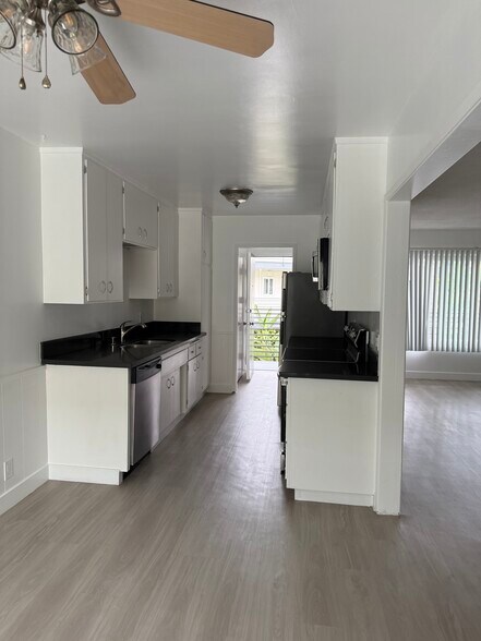 Building Photo - 7760 Pso Del Rey