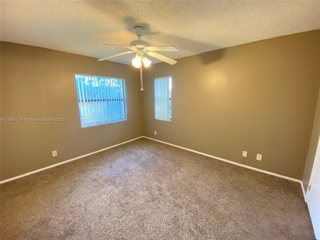 Building Photo - 9999 Summerbreeze Dr