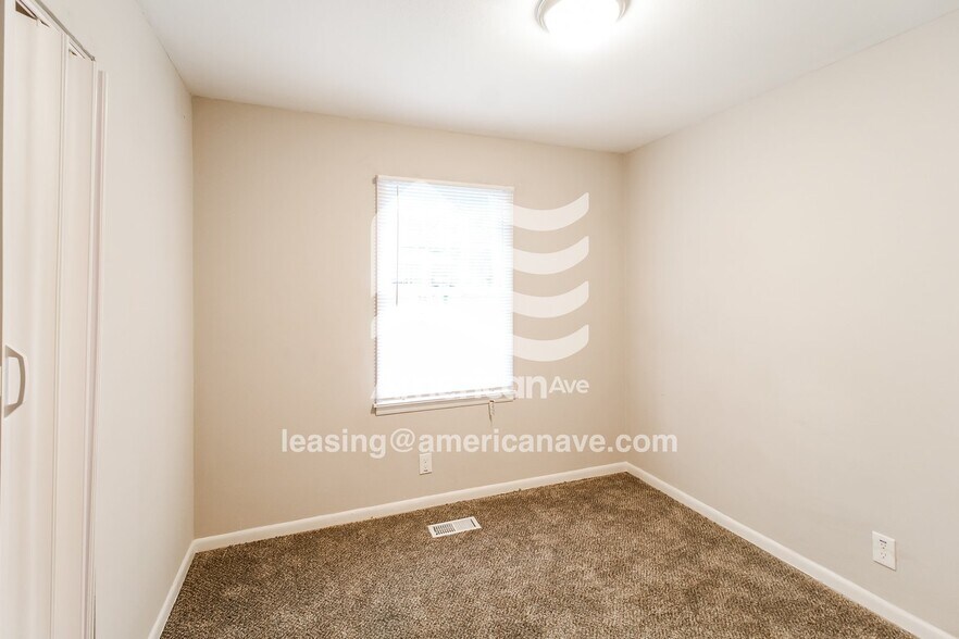 Building Photo - 2570 Greenleaf Dr