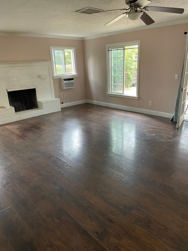 Building Photo - 3815 N California St