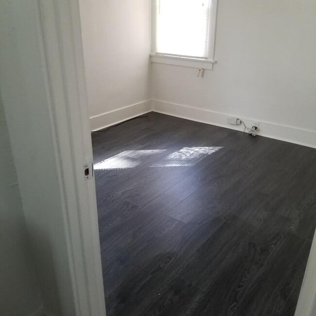 Bedroom - 4030 E Vermont St