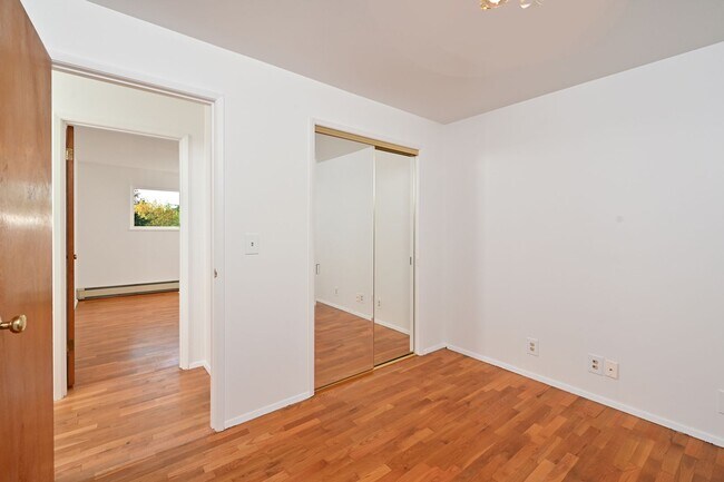 Building Photo - Spacious 4BR/2 BA Home in Quiet North-End ...