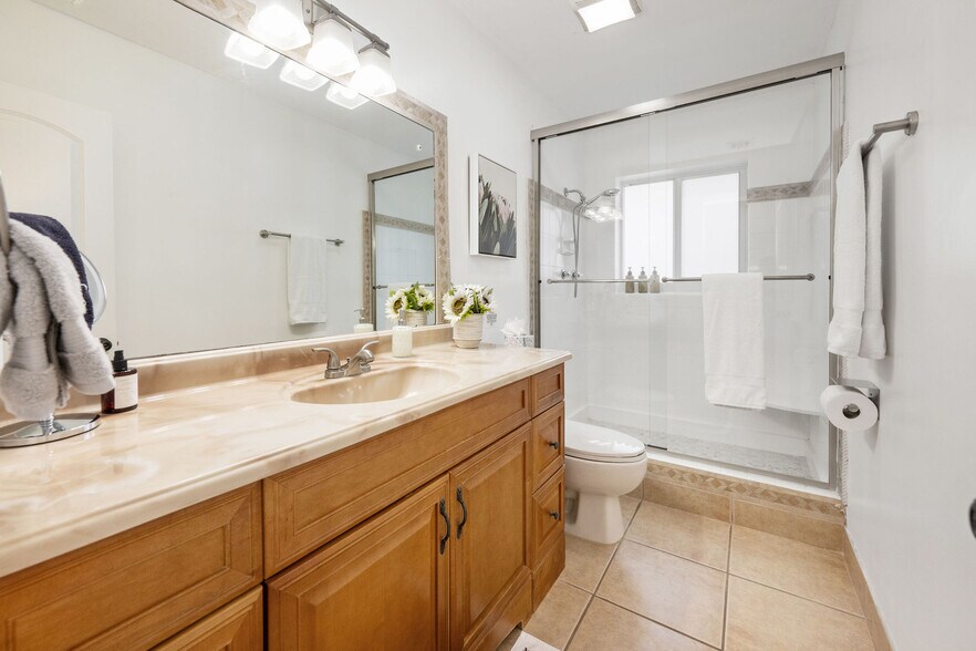 Primary bathroom with shower - 1220 SE 7th Ave