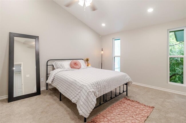 Building Photo - 6915 10 Oaks Cir