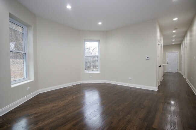 Building Photo - 5738 S Sangamon St