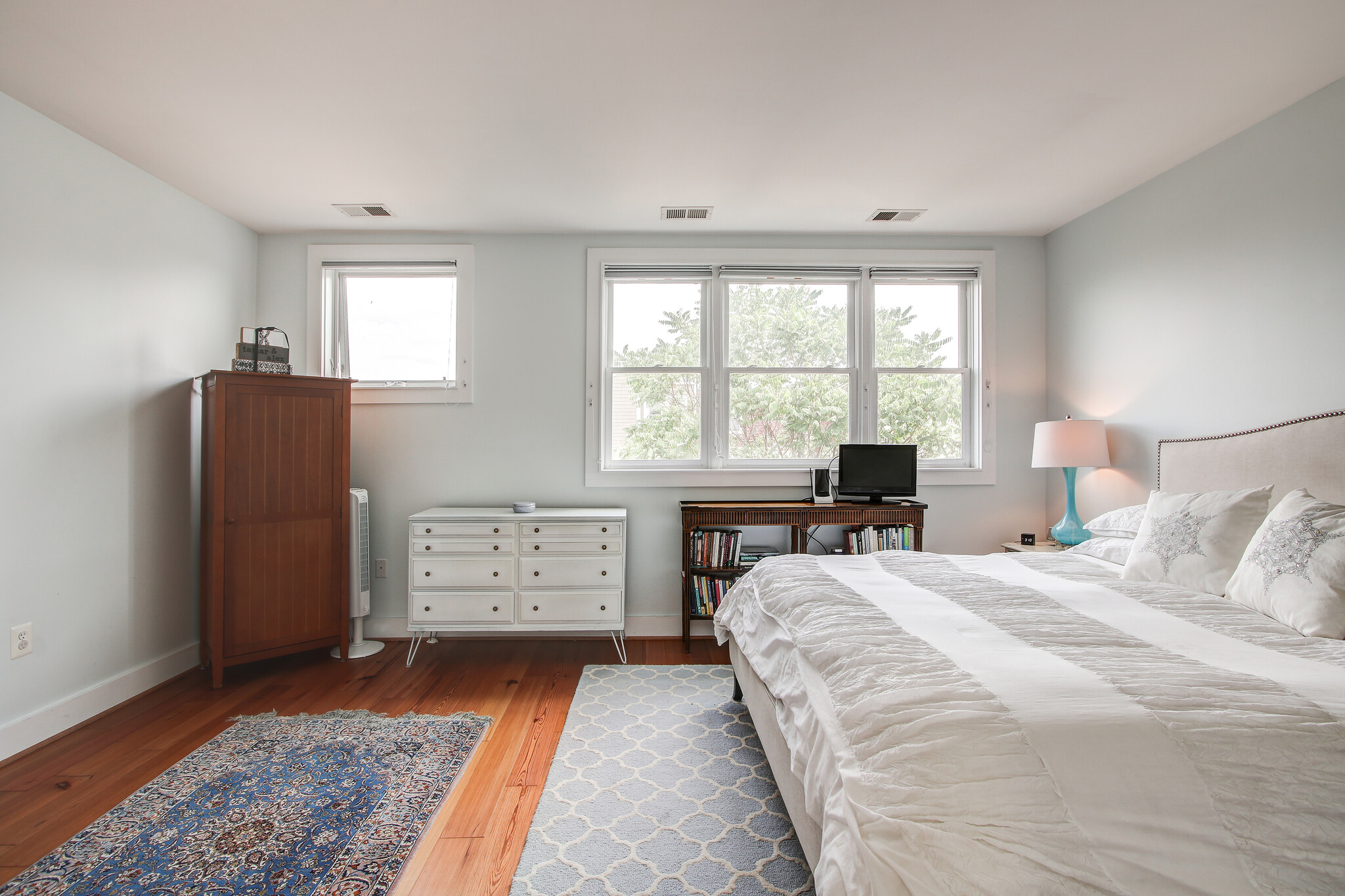 Master Bedroom (Massive and with Four Large Windows, Southern Exposure) - 1362 Otis Pl NW