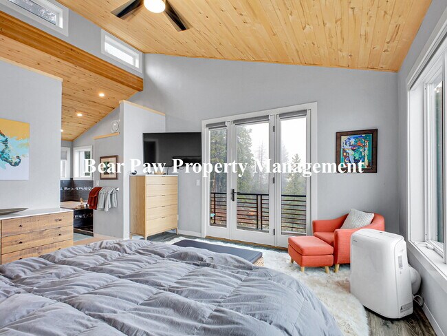 Building Photo - "Spacious 5-Bed Retreat with 3.5 Baths on ...