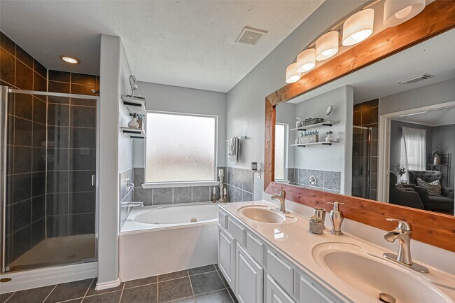 Building Photo - 22210 Bellow Glen Dr