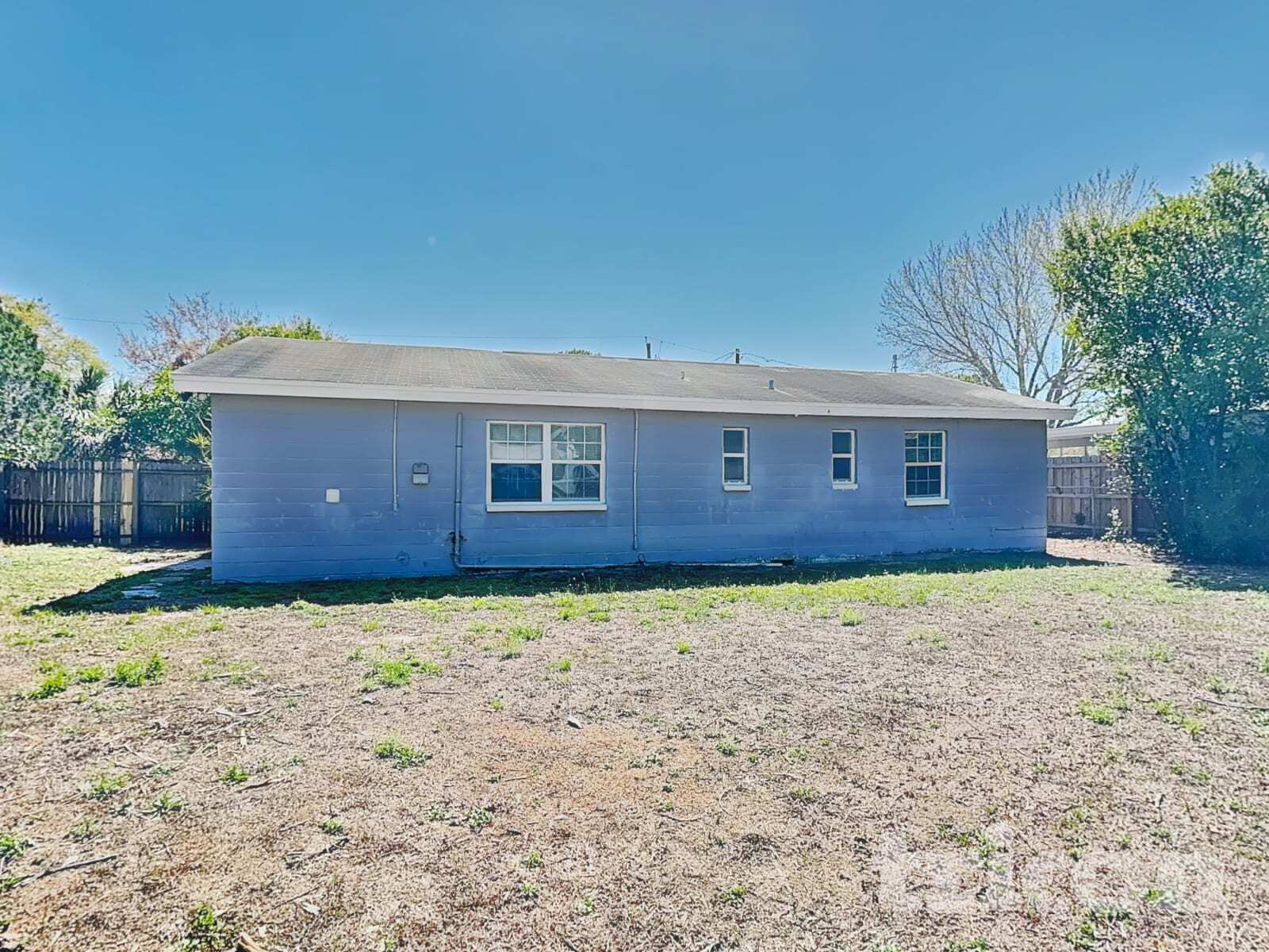 Building Photo - 3909 W Wallace Ave