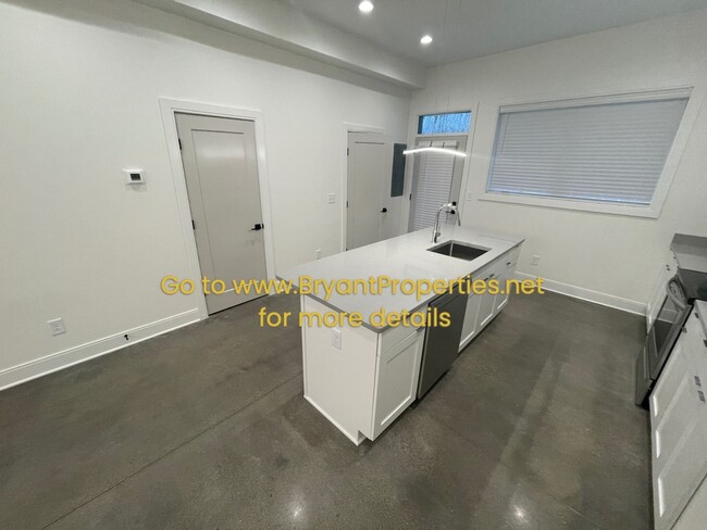 Building Photo - Madison - New 2 Bedroom 2.5 Baths Condo