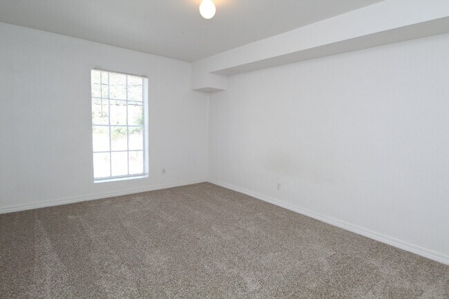 Building Photo - Bayfront 2BR/2BA Condo at Bayview Terrace ...