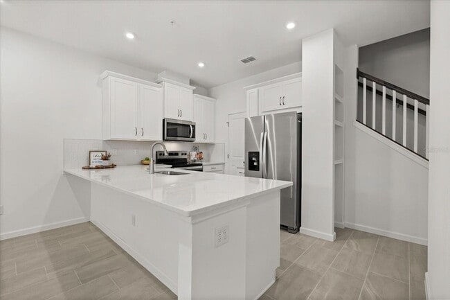 Building Photo - 9871 Walkway Dr