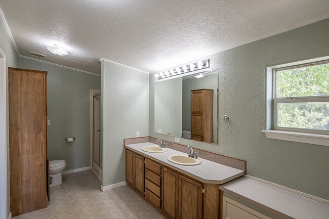 Building Photo - 49 Las Tusas Rd