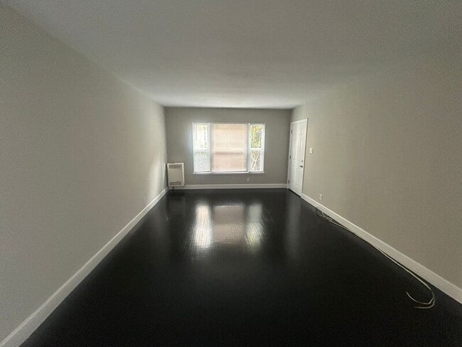 Building Photo - 1323 S Highland Ave