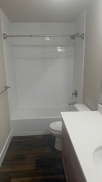 Building Photo - 2527 Wesleyan Dr