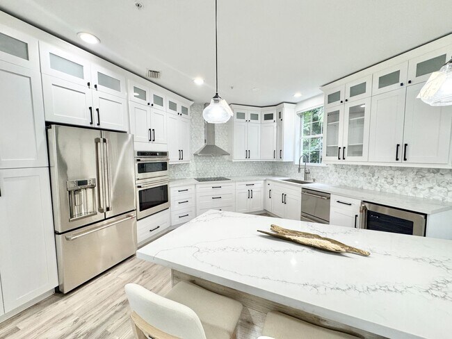Building Photo - ** COLONADE ** PARK SHORE ** MOORINGS ** 3...