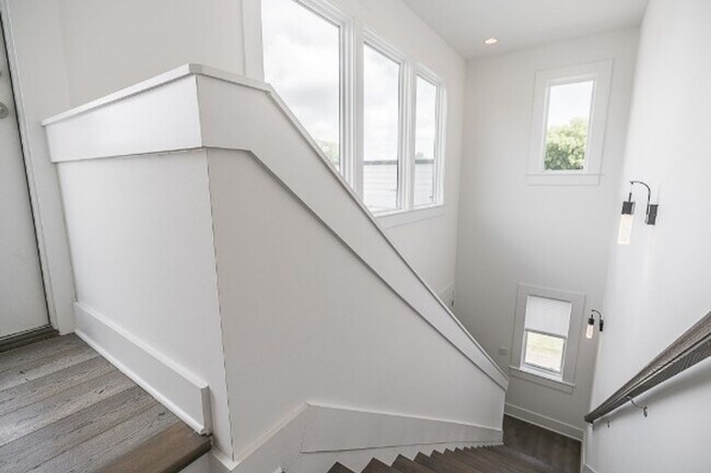 Building Photo - 3BR Germantown Townhome in the Heart of Nashville
