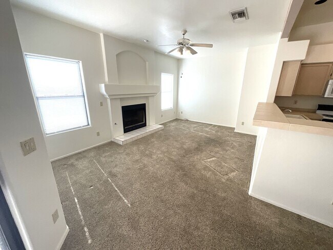 Building Photo - Great eastside location on cul-de-sac lock...