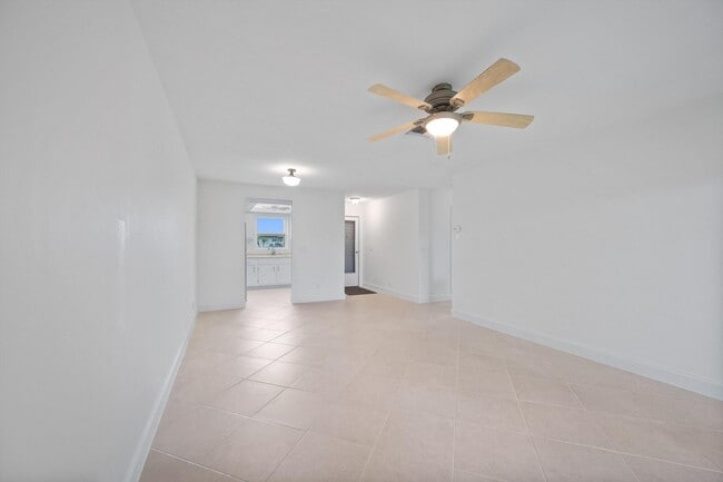 Building Photo - 2765 Ashley Dr W