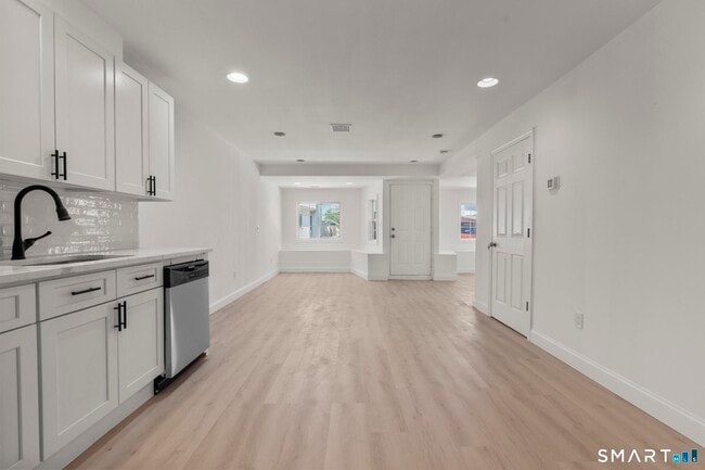 Building Photo - 64 Soundview Ave