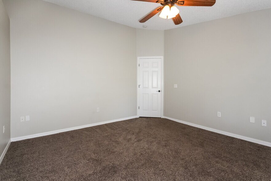 Building Photo - 12930 Kings Lake Dr