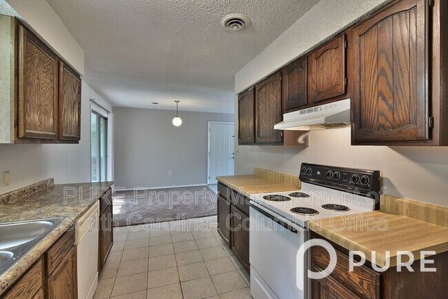 Building Photo - 2915 Chatsworth Rd