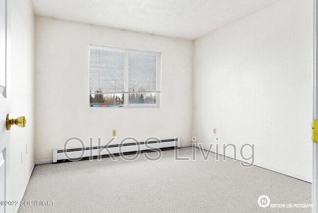 Building Photo - 528 State St