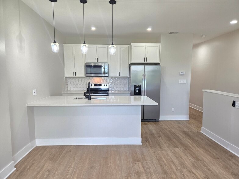 Updated kitchen - 3914 De Tonty St