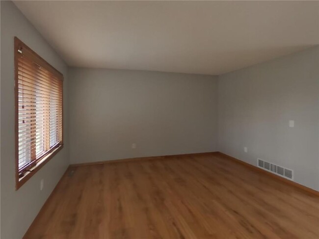 Building Photo - 7192 Mourning Dove Rd
