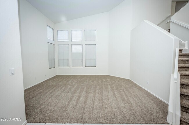 Building Photo - 3844 E Kings Ave