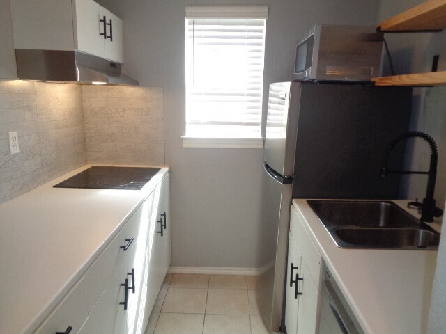 Building Photo - 2225 Mimosa Dr