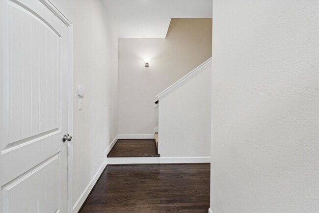 Building Photo - 814 W 26th St