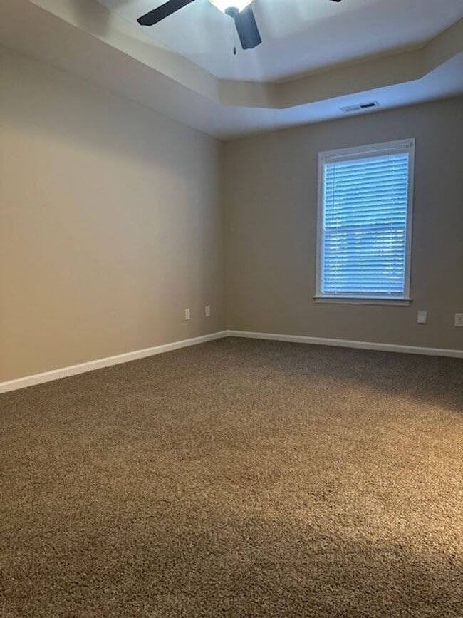 Building Photo - 3 Bed/2 Bath Home - 10 minutes to SJAFB!