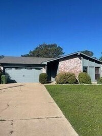 Building Photo - 4302 N Chisholm Trail